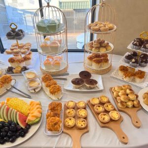 Cùng bong bóng việt setup tiệc ngọt