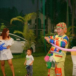 chú hề bong bóng