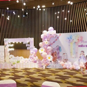 setup tiệc thôi nôi cho bé gái